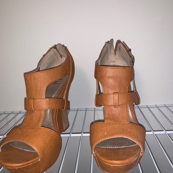 Sandals - Picture 2 of 4